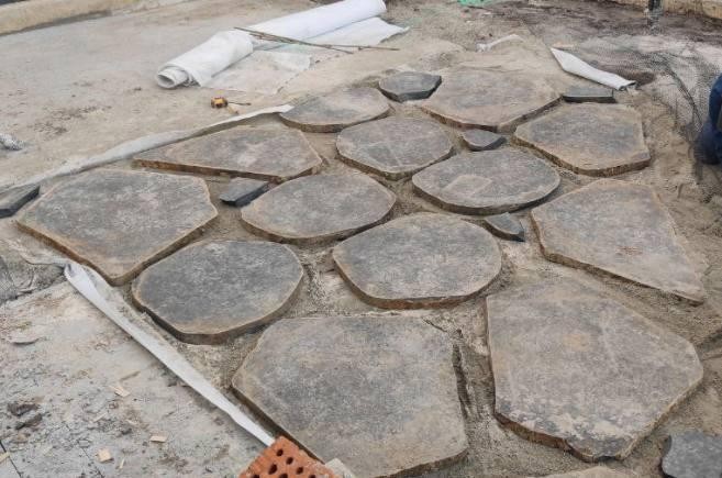 Базальтові плити для доріжок