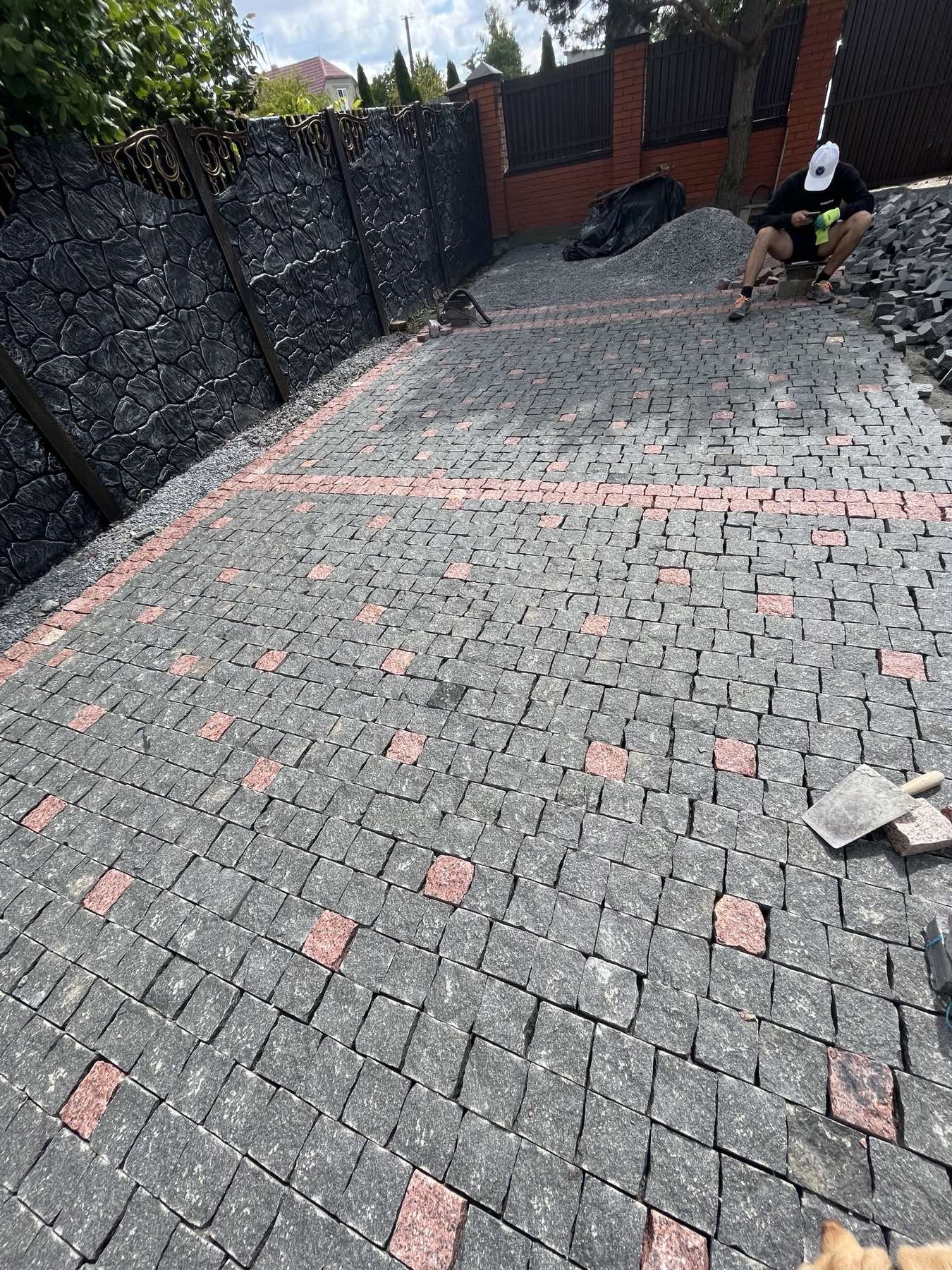 Бруківка пиляно-колота з Лезниківського граніту 10×10×5 см